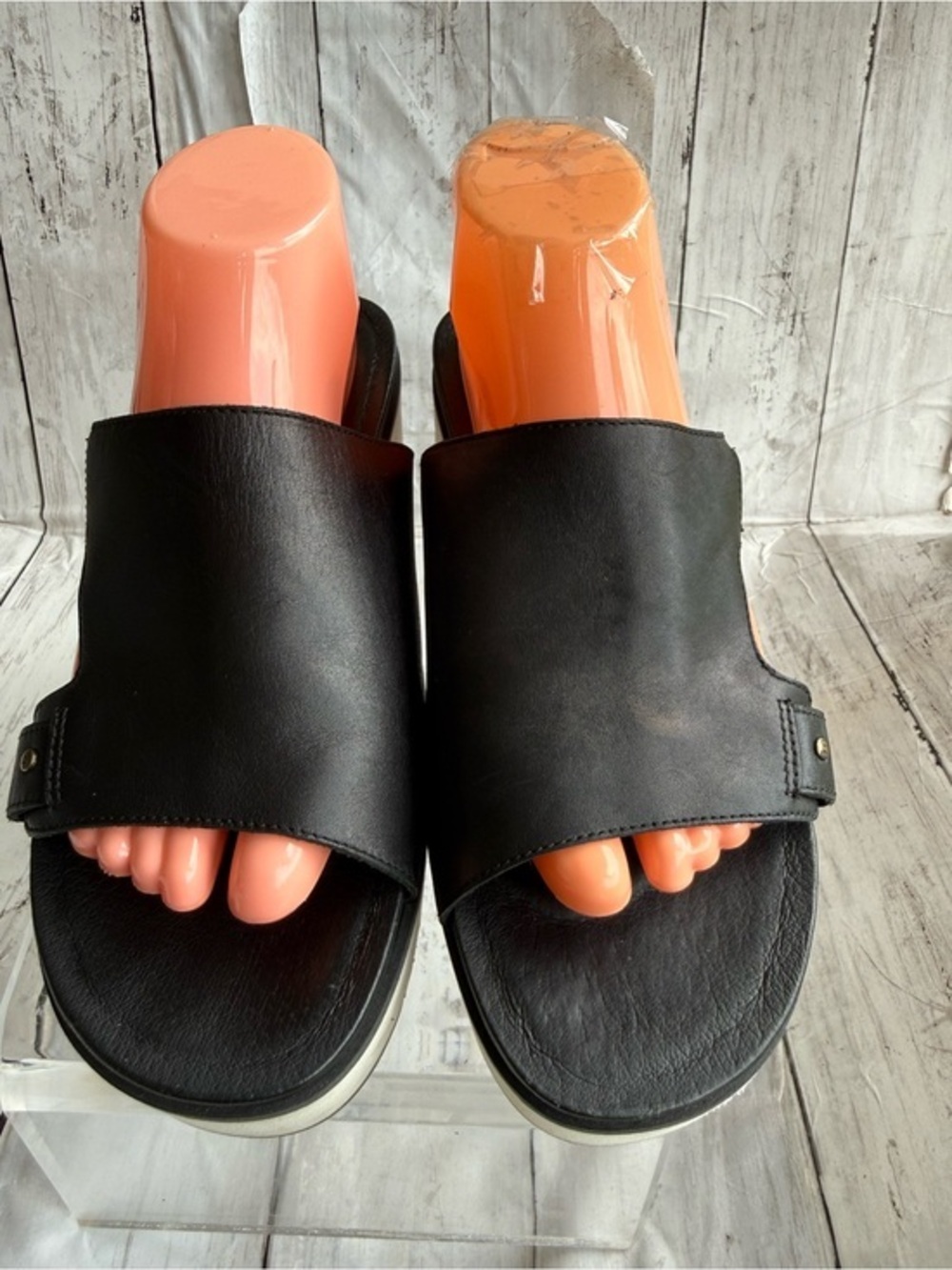 UGG Maire Platform Sandals